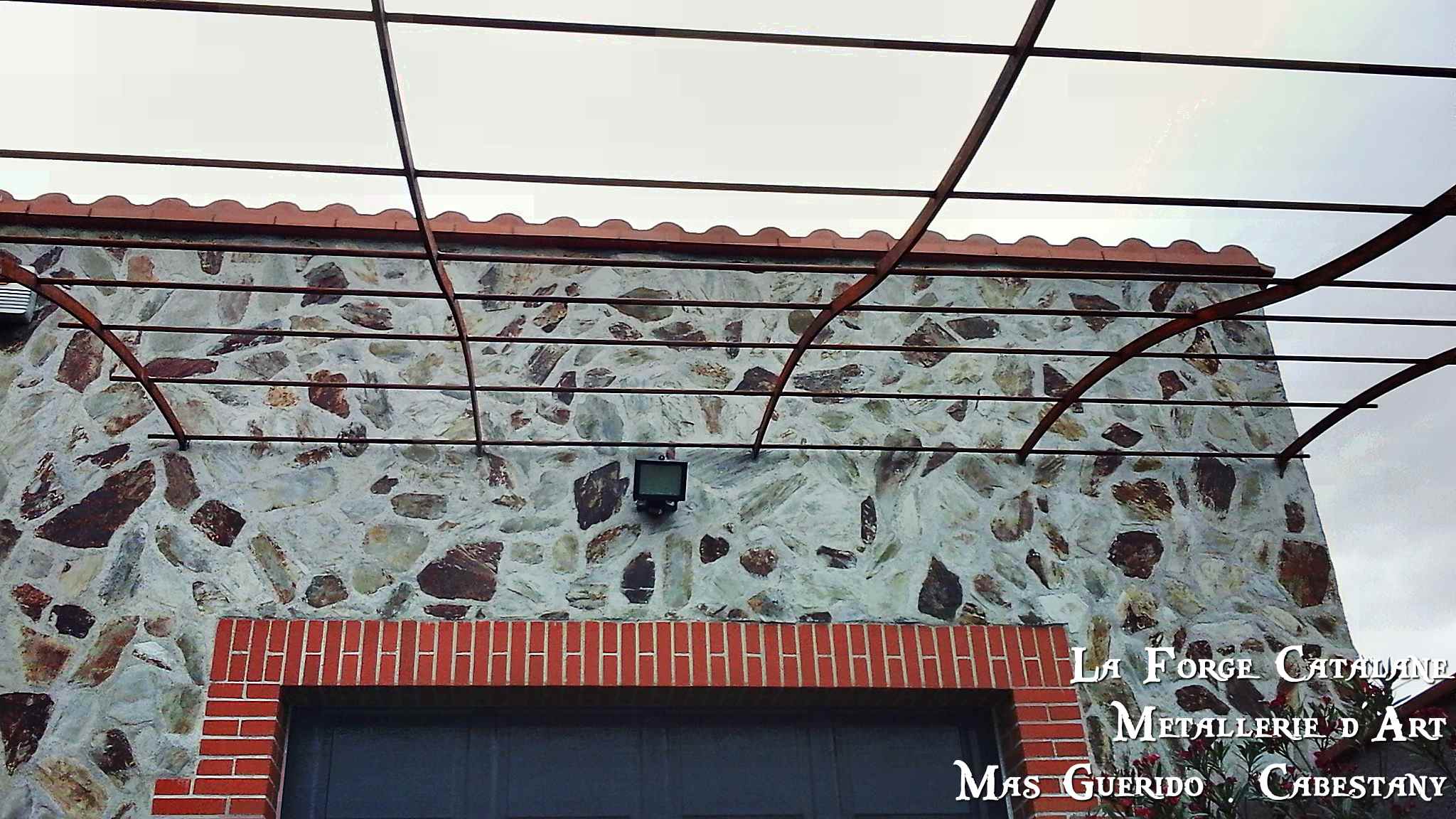 pergola frise vegetale demi chapeau gendarme filants rond abris voiture fer Forge Catalane Cabestany (2).jpg